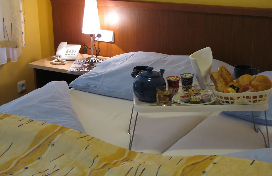 Aparthotel Austria Suites-1